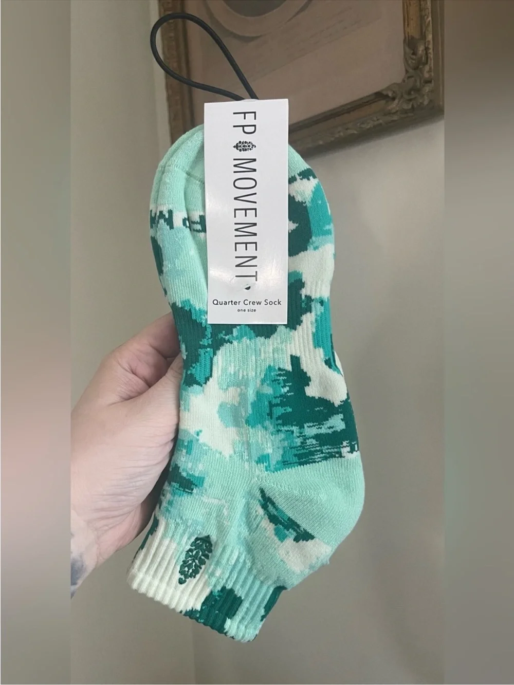 NWT- FP Movement Point Of Print Quarter Crew Socks